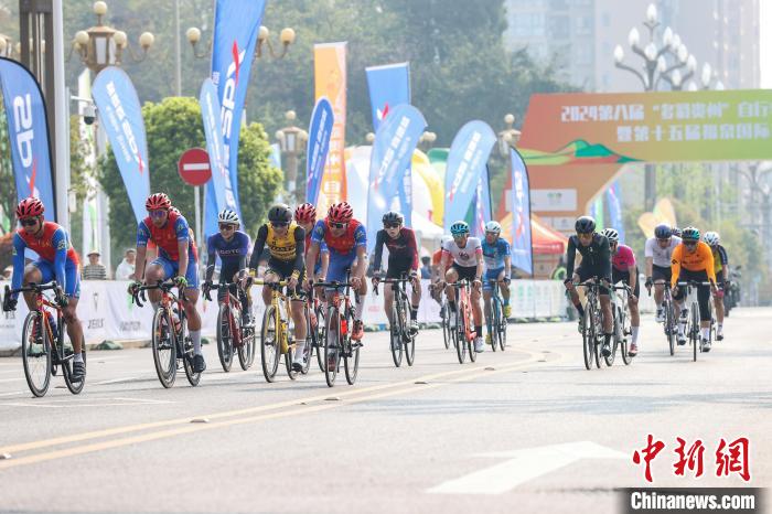 以赛为媒促友谊：第十五届福泉国际自行车节盛