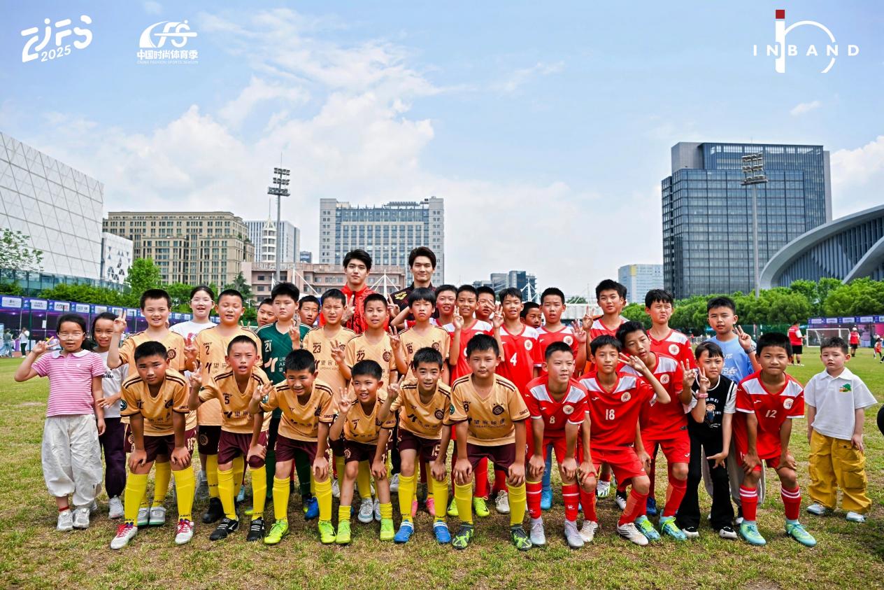 徐嘉余等名将现身黄龙体育中心 助阵中国时尚体