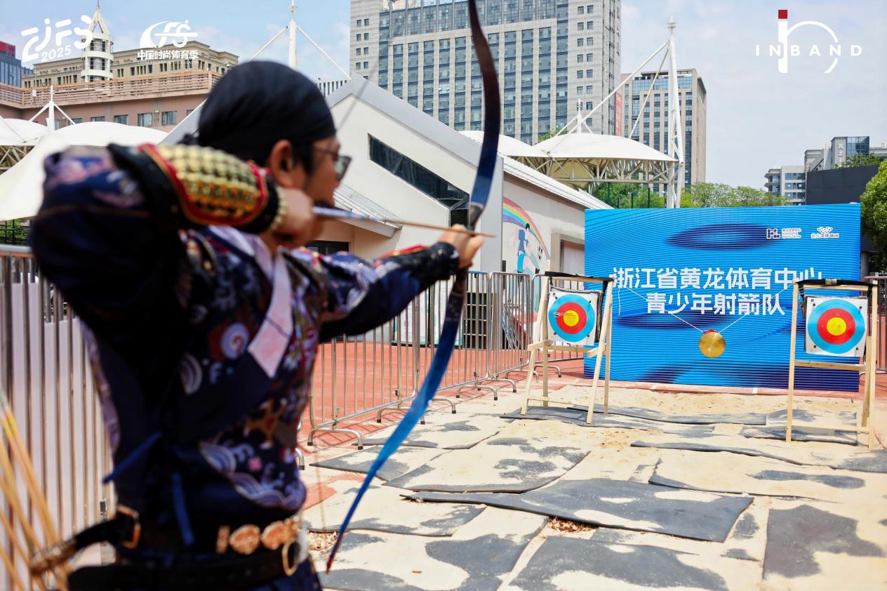 徐嘉余等名将现身黄龙体育中心 助阵中国时尚体