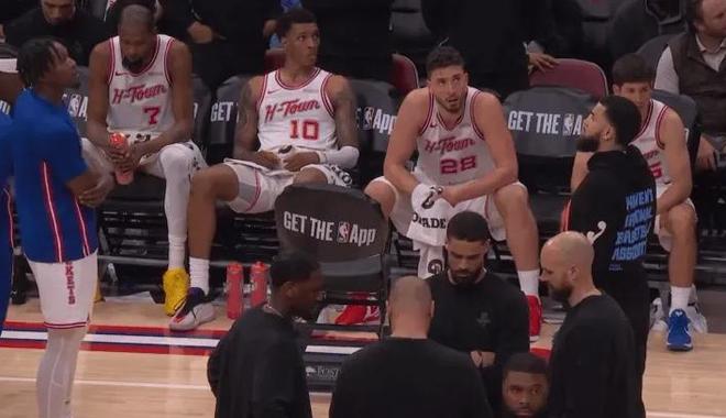 火箭球员关系紧张致连败 替补席冷清暴露团队裂