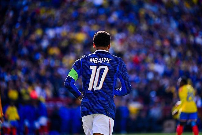 姆巴佩替补登场索要队长袖标引争议